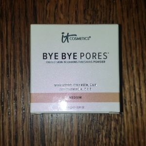 NWOT it Cosmetics Finishing Powder